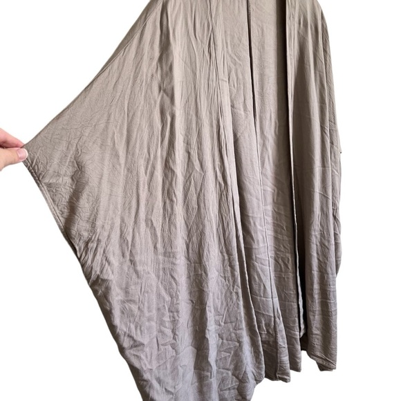 Sunday Best Aritzia S/M Taupe Oversized Coverup Shrug Rayon Fall Capsule Top R1 - Picture 2 of 6